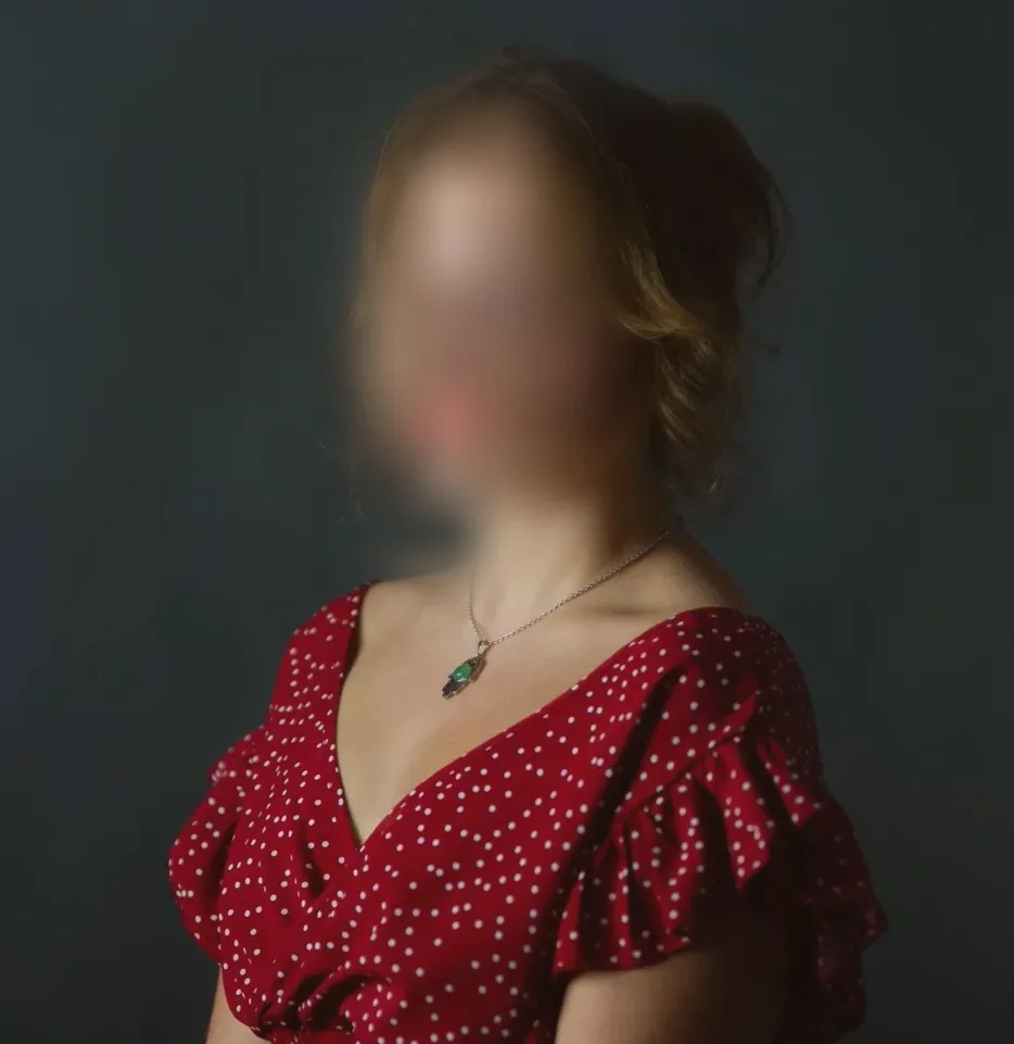 Ayse, 25