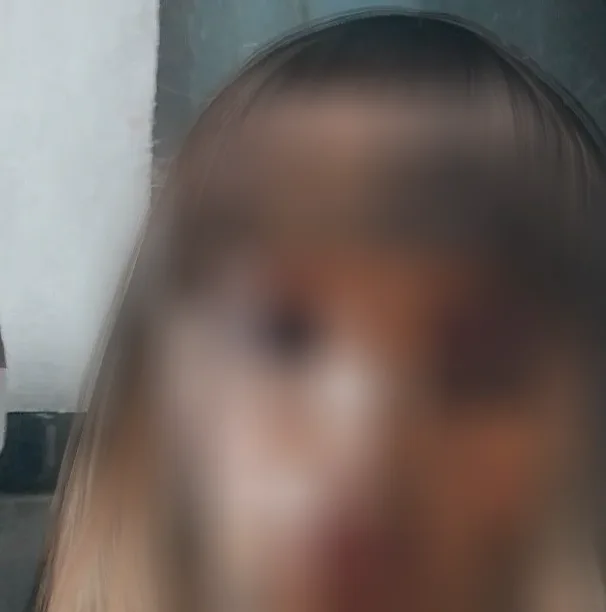 Claudia, 35