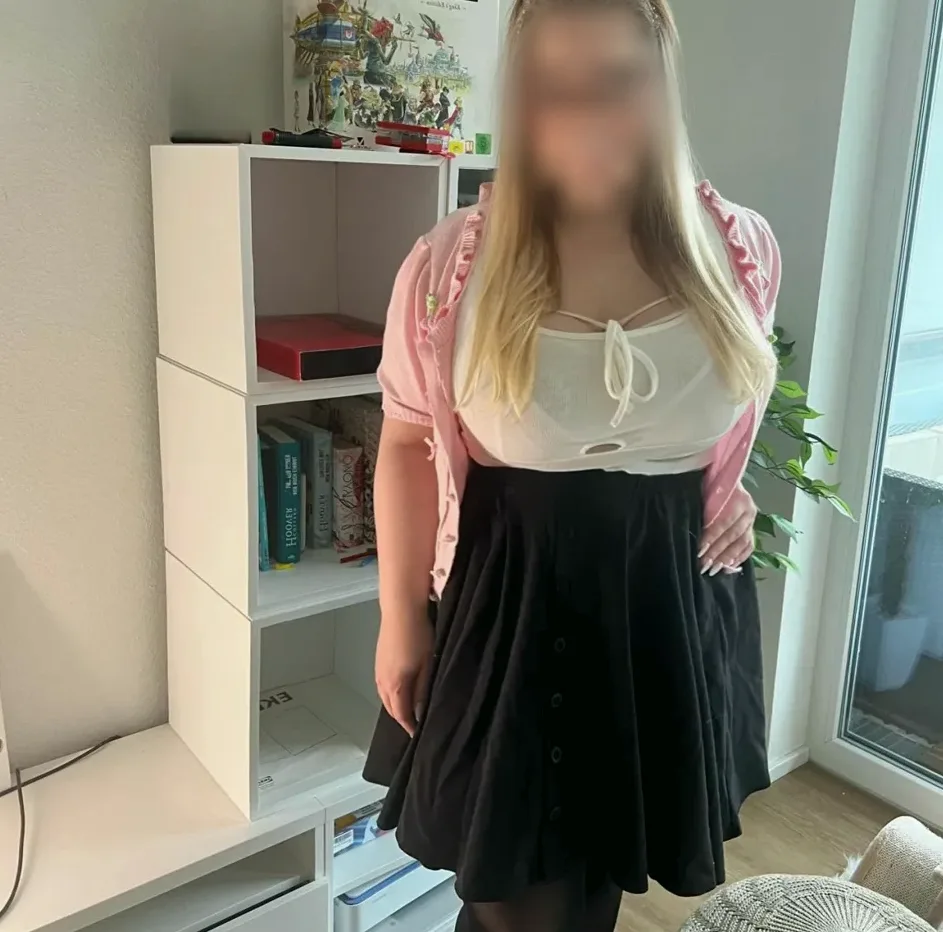 Pauline, 32